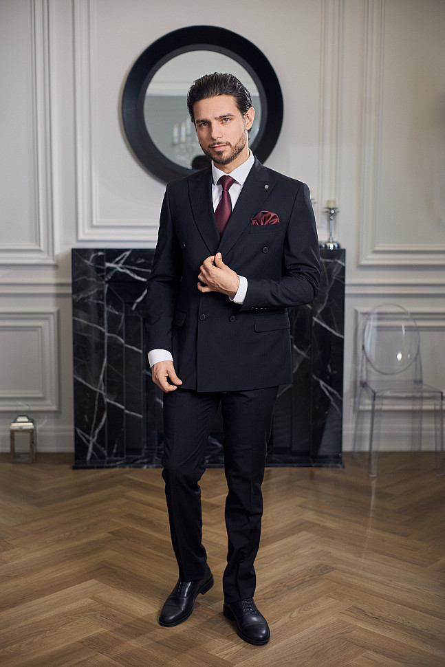 Мужской классический костюм черный