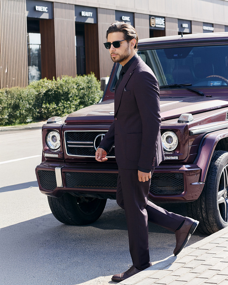 Бордовый костюм