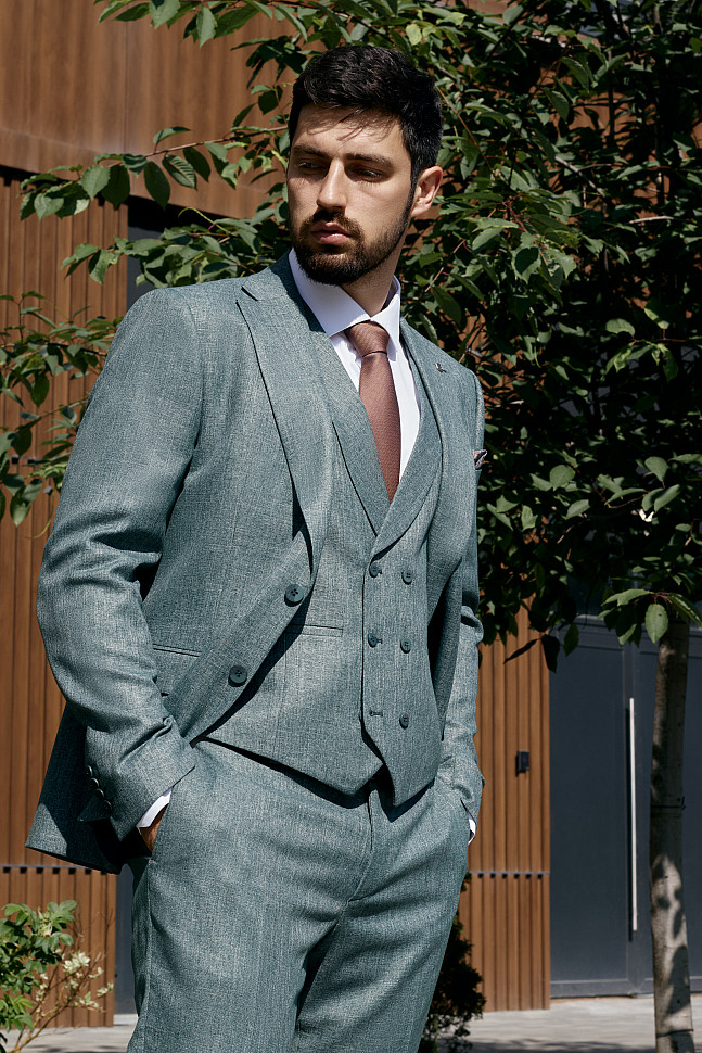 Мужской двубортный жилет