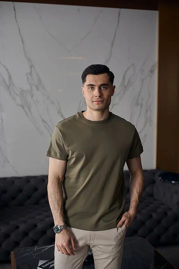 Базовая мужская футболка в офис