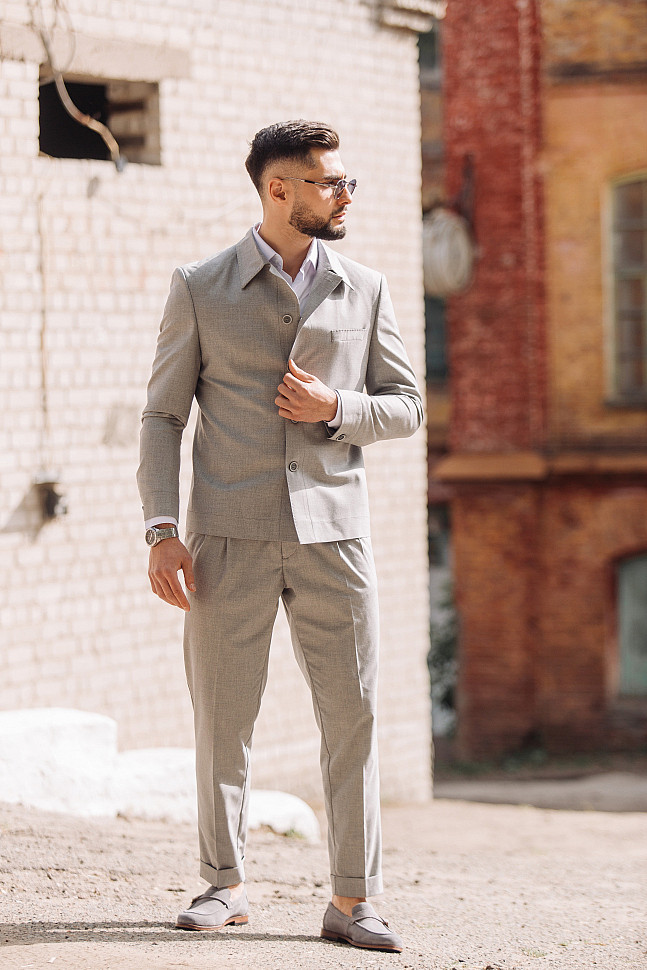 Мужской костюм белый