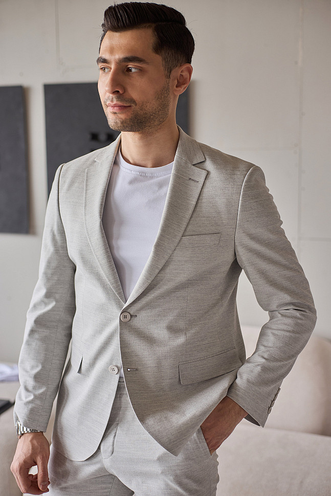 Мужской пиджак с футболкой