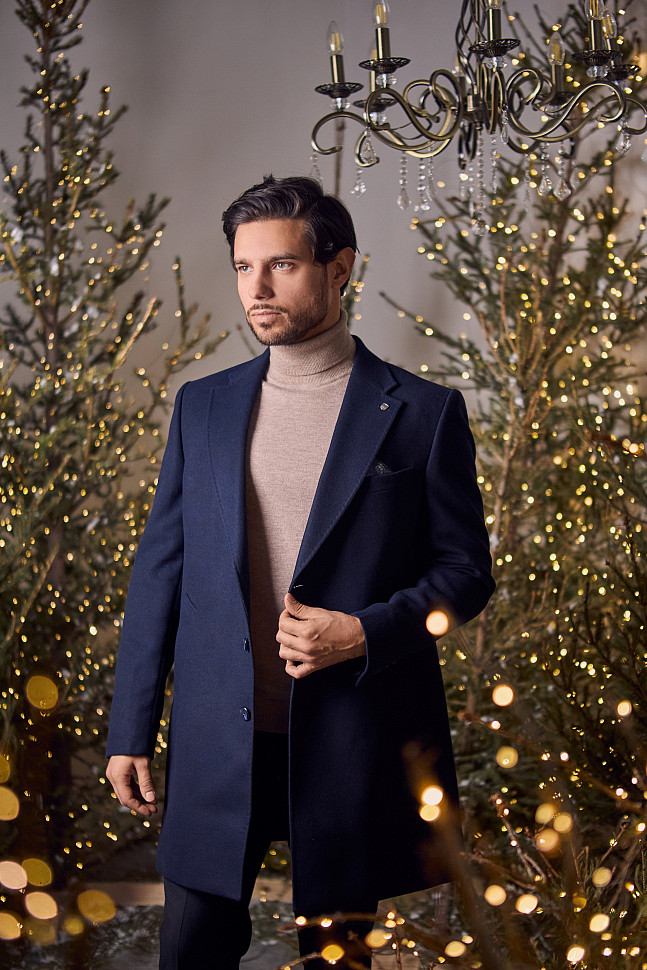 Мужская водолазка с пальто