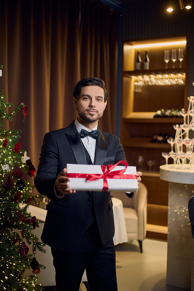 Мужской костюм в черный