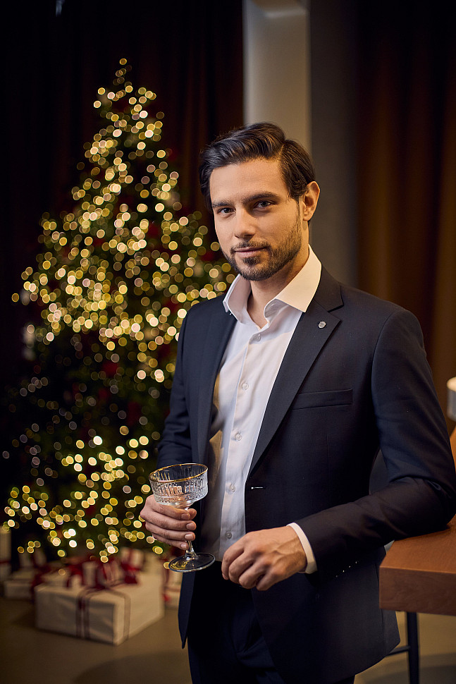 Костюм черного цвета